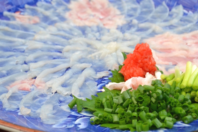 thin sliced Sashimi of Fugu called "Tessa"